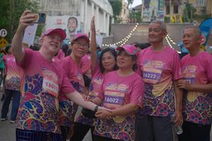 BIB: 1622, 16002, 18011, 16222
                            <button type="button" onclick="openModal(24893035)" class="btn btn-primary btn-sm float-right btn-popup" data-toggle="modal" data-target=".modal-high-quality">
                        <i class="fas fa-shopping-cart"></i> Add to Cart
                    </button>
                                            <button type="button" onclick="isThisMe(24893035, true)" class="btn btn-success btn-sm float-right btn-popup btn-isme hidden" data-toggle="tooltip" data-placement="bottom" title="นี่คือรูปของคุณใช่ไหม คลิกที่นี่เพื่อเอาเข้าอัลบั้ม">
                        <i class="fas fa-plus"></i> Add to album
                    </button>
                    <button type="button" onclick="isThisMe(24893035, false)" class="btn btn-warning btn-sm float-right btn-popup btn-isnotme hidden">
                        <i class="fas fa-ban"></i> Remove from album
                    </button>