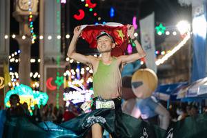 BIB: 103
                            <button type="button" onclick="openModal(24892958)" class="btn btn-primary btn-sm float-right btn-popup" data-toggle="modal" data-target=".modal-high-quality">
                        <i class="fas fa-shopping-cart"></i> Add to Cart
                    </button>
                                            <button type="button" onclick="isThisMe(24892958, true)" class="btn btn-success btn-sm float-right btn-popup btn-isme hidden" data-toggle="tooltip" data-placement="bottom" title="นี่คือรูปของคุณใช่ไหม คลิกที่นี่เพื่อเอาเข้าอัลบั้ม">
                        <i class="fas fa-plus"></i> Add to album
                    </button>
                    <button type="button" onclick="isThisMe(24892958, false)" class="btn btn-warning btn-sm float-right btn-popup btn-isnotme hidden">
                        <i class="fas fa-ban"></i> Remove from album
                    </button>