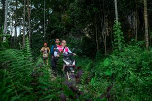 BIB: 
                            <button type="button" onclick="openModal(24704853)" class="btn btn-primary btn-sm float-right btn-popup" data-toggle="modal" data-target=".modal-high-quality">
                        <i class="fas fa-shopping-cart"></i> Add to Cart
                    </button>
                                            <button type="button" onclick="isThisMe(24704853, true)" class="btn btn-success btn-sm float-right btn-popup btn-isme hidden" data-toggle="tooltip" data-placement="bottom" title="นี่คือรูปของคุณใช่ไหม คลิกที่นี่เพื่อเอาเข้าอัลบั้ม">
                        <i class="fas fa-plus"></i> Add to album
                    </button>
                    <button type="button" onclick="isThisMe(24704853, false)" class="btn btn-warning btn-sm float-right btn-popup btn-isnotme hidden">
                        <i class="fas fa-ban"></i> Remove from album
                    </button>