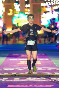 BIB: 142, 1022
                            <button type="button" onclick="openModal(24780609)" class="btn btn-primary btn-sm float-right btn-popup" data-toggle="modal" data-target=".modal-high-quality">
                        <i class="fas fa-shopping-cart"></i> Add to Cart
                    </button>
                                            <button type="button" onclick="isThisMe(24780609, true)" class="btn btn-success btn-sm float-right btn-popup btn-isme hidden" data-toggle="tooltip" data-placement="bottom" title="นี่คือรูปของคุณใช่ไหม คลิกที่นี่เพื่อเอาเข้าอัลบั้ม">
                        <i class="fas fa-plus"></i> Add to album
                    </button>
                    <button type="button" onclick="isThisMe(24780609, false)" class="btn btn-warning btn-sm float-right btn-popup btn-isnotme hidden">
                        <i class="fas fa-ban"></i> Remove from album
                    </button>