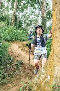 BIB: 2375
                            <button type="button" onclick="openModal(24855541)" class="btn btn-primary btn-sm float-right btn-popup" data-toggle="modal" data-target=".modal-high-quality">
                        <i class="fas fa-shopping-cart"></i> Add to Cart
                    </button>
                                            <button type="button" onclick="isThisMe(24855541, true)" class="btn btn-success btn-sm float-right btn-popup btn-isme hidden" data-toggle="tooltip" data-placement="bottom" title="นี่คือรูปของคุณใช่ไหม คลิกที่นี่เพื่อเอาเข้าอัลบั้ม">
                        <i class="fas fa-plus"></i> Add to album
                    </button>
                    <button type="button" onclick="isThisMe(24855541, false)" class="btn btn-warning btn-sm float-right btn-popup btn-isnotme hidden">
                        <i class="fas fa-ban"></i> Remove from album
                    </button>