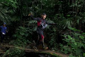 BIB: 
                            <button type="button" onclick="openModal(24762025)" class="btn btn-primary btn-sm float-right btn-popup" data-toggle="modal" data-target=".modal-high-quality">
                        <i class="fas fa-shopping-cart"></i> Add to Cart
                    </button>
                                            <button type="button" onclick="isThisMe(24762025, true)" class="btn btn-success btn-sm float-right btn-popup btn-isme hidden" data-toggle="tooltip" data-placement="bottom" title="นี่คือรูปของคุณใช่ไหม คลิกที่นี่เพื่อเอาเข้าอัลบั้ม">
                        <i class="fas fa-plus"></i> Add to album
                    </button>
                    <button type="button" onclick="isThisMe(24762025, false)" class="btn btn-warning btn-sm float-right btn-popup btn-isnotme hidden">
                        <i class="fas fa-ban"></i> Remove from album
                    </button>