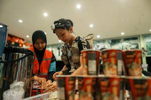 BIB: 
                            <button type="button" onclick="openModal(26526027)" class="btn btn-primary btn-sm float-right btn-popup" data-toggle="modal" data-target=".modal-high-quality">
                        <i class="fas fa-shopping-cart"></i> Add to Cart
                    </button>
                                            <button type="button" onclick="isThisMe(26526027, true)" class="btn btn-success btn-sm float-right btn-popup btn-isme hidden" data-toggle="tooltip" data-placement="bottom" title="นี่คือรูปของคุณใช่ไหม คลิกที่นี่เพื่อเอาเข้าอัลบั้ม">
                        <i class="fas fa-plus"></i> Add to album
                    </button>
                    <button type="button" onclick="isThisMe(26526027, false)" class="btn btn-warning btn-sm float-right btn-popup btn-isnotme hidden">
                        <i class="fas fa-ban"></i> Remove from album
                    </button>