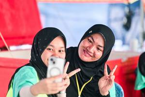 BIB: 
                            <button type="button" onclick="openModal(26462320)" class="btn btn-primary btn-sm float-right btn-popup" data-toggle="modal" data-target=".modal-high-quality">
                        <i class="fas fa-shopping-cart"></i> Add to Cart
                    </button>
                                            <button type="button" onclick="isThisMe(26462320, true)" class="btn btn-success btn-sm float-right btn-popup btn-isme hidden" data-toggle="tooltip" data-placement="bottom" title="นี่คือรูปของคุณใช่ไหม คลิกที่นี่เพื่อเอาเข้าอัลบั้ม">
                        <i class="fas fa-plus"></i> Add to album
                    </button>
                    <button type="button" onclick="isThisMe(26462320, false)" class="btn btn-warning btn-sm float-right btn-popup btn-isnotme hidden">
                        <i class="fas fa-ban"></i> Remove from album
                    </button>