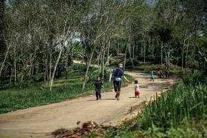 BIB: 
                            <button type="button" onclick="openModal(26483424)" class="btn btn-primary btn-sm float-right btn-popup" data-toggle="modal" data-target=".modal-high-quality">
                        <i class="fas fa-shopping-cart"></i> Add to Cart
                    </button>
                                            <button type="button" onclick="isThisMe(26483424, true)" class="btn btn-success btn-sm float-right btn-popup btn-isme hidden" data-toggle="tooltip" data-placement="bottom" title="นี่คือรูปของคุณใช่ไหม คลิกที่นี่เพื่อเอาเข้าอัลบั้ม">
                        <i class="fas fa-plus"></i> Add to album
                    </button>
                    <button type="button" onclick="isThisMe(26483424, false)" class="btn btn-warning btn-sm float-right btn-popup btn-isnotme hidden">
                        <i class="fas fa-ban"></i> Remove from album
                    </button>