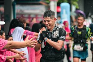 BIB: 
                            <button type="button" onclick="openModal(26210412)" class="btn btn-primary btn-sm float-right btn-popup" data-toggle="modal" data-target=".modal-high-quality">
                        <i class="fas fa-shopping-cart"></i> Add to Cart
                    </button>
                                            <button type="button" onclick="isThisMe(26210412, true)" class="btn btn-success btn-sm float-right btn-popup btn-isme hidden" data-toggle="tooltip" data-placement="bottom" title="นี่คือรูปของคุณใช่ไหม คลิกที่นี่เพื่อเอาเข้าอัลบั้ม">
                        <i class="fas fa-plus"></i> Add to album
                    </button>
                    <button type="button" onclick="isThisMe(26210412, false)" class="btn btn-warning btn-sm float-right btn-popup btn-isnotme hidden">
                        <i class="fas fa-ban"></i> Remove from album
                    </button>