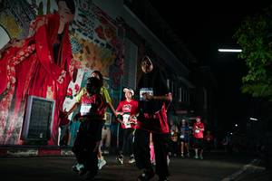 BIB: 
                            <button type="button" onclick="openModal(26286344)" class="btn btn-primary btn-sm float-right btn-popup" data-toggle="modal" data-target=".modal-high-quality">
                        <i class="fas fa-shopping-cart"></i> Add to Cart
                    </button>
                                            <button type="button" onclick="isThisMe(26286344, true)" class="btn btn-success btn-sm float-right btn-popup btn-isme hidden" data-toggle="tooltip" data-placement="bottom" title="นี่คือรูปของคุณใช่ไหม คลิกที่นี่เพื่อเอาเข้าอัลบั้ม">
                        <i class="fas fa-plus"></i> Add to album
                    </button>
                    <button type="button" onclick="isThisMe(26286344, false)" class="btn btn-warning btn-sm float-right btn-popup btn-isnotme hidden">
                        <i class="fas fa-ban"></i> Remove from album
                    </button>