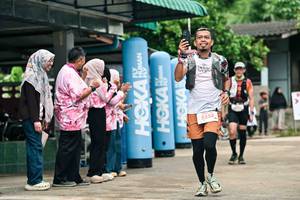 BIB: 
                            <button type="button" onclick="openModal(26501594)" class="btn btn-primary btn-sm float-right btn-popup" data-toggle="modal" data-target=".modal-high-quality">
                        <i class="fas fa-shopping-cart"></i> Add to Cart
                    </button>
                                            <button type="button" onclick="isThisMe(26501594, true)" class="btn btn-success btn-sm float-right btn-popup btn-isme hidden" data-toggle="tooltip" data-placement="bottom" title="นี่คือรูปของคุณใช่ไหม คลิกที่นี่เพื่อเอาเข้าอัลบั้ม">
                        <i class="fas fa-plus"></i> Add to album
                    </button>
                    <button type="button" onclick="isThisMe(26501594, false)" class="btn btn-warning btn-sm float-right btn-popup btn-isnotme hidden">
                        <i class="fas fa-ban"></i> Remove from album
                    </button>