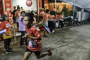 BIB: 
                            <button type="button" onclick="openModal(26304267)" class="btn btn-primary btn-sm float-right btn-popup" data-toggle="modal" data-target=".modal-high-quality">
                        <i class="fas fa-shopping-cart"></i> Add to Cart
                    </button>
                                            <button type="button" onclick="isThisMe(26304267, true)" class="btn btn-success btn-sm float-right btn-popup btn-isme hidden" data-toggle="tooltip" data-placement="bottom" title="นี่คือรูปของคุณใช่ไหม คลิกที่นี่เพื่อเอาเข้าอัลบั้ม">
                        <i class="fas fa-plus"></i> Add to album
                    </button>
                    <button type="button" onclick="isThisMe(26304267, false)" class="btn btn-warning btn-sm float-right btn-popup btn-isnotme hidden">
                        <i class="fas fa-ban"></i> Remove from album
                    </button>