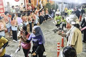 BIB: 
                            <button type="button" onclick="openModal(26305395)" class="btn btn-primary btn-sm float-right btn-popup" data-toggle="modal" data-target=".modal-high-quality">
                        <i class="fas fa-shopping-cart"></i> Add to Cart
                    </button>
                                            <button type="button" onclick="isThisMe(26305395, true)" class="btn btn-success btn-sm float-right btn-popup btn-isme hidden" data-toggle="tooltip" data-placement="bottom" title="นี่คือรูปของคุณใช่ไหม คลิกที่นี่เพื่อเอาเข้าอัลบั้ม">
                        <i class="fas fa-plus"></i> Add to album
                    </button>
                    <button type="button" onclick="isThisMe(26305395, false)" class="btn btn-warning btn-sm float-right btn-popup btn-isnotme hidden">
                        <i class="fas fa-ban"></i> Remove from album
                    </button>