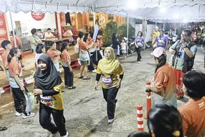 BIB: 
                            <button type="button" onclick="openModal(26305823)" class="btn btn-primary btn-sm float-right btn-popup" data-toggle="modal" data-target=".modal-high-quality">
                        <i class="fas fa-shopping-cart"></i> Add to Cart
                    </button>
                                            <button type="button" onclick="isThisMe(26305823, true)" class="btn btn-success btn-sm float-right btn-popup btn-isme hidden" data-toggle="tooltip" data-placement="bottom" title="นี่คือรูปของคุณใช่ไหม คลิกที่นี่เพื่อเอาเข้าอัลบั้ม">
                        <i class="fas fa-plus"></i> Add to album
                    </button>
                    <button type="button" onclick="isThisMe(26305823, false)" class="btn btn-warning btn-sm float-right btn-popup btn-isnotme hidden">
                        <i class="fas fa-ban"></i> Remove from album
                    </button>