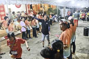 BIB: 
                            <button type="button" onclick="openModal(26305699)" class="btn btn-primary btn-sm float-right btn-popup" data-toggle="modal" data-target=".modal-high-quality">
                        <i class="fas fa-shopping-cart"></i> Add to Cart
                    </button>
                                            <button type="button" onclick="isThisMe(26305699, true)" class="btn btn-success btn-sm float-right btn-popup btn-isme hidden" data-toggle="tooltip" data-placement="bottom" title="นี่คือรูปของคุณใช่ไหม คลิกที่นี่เพื่อเอาเข้าอัลบั้ม">
                        <i class="fas fa-plus"></i> Add to album
                    </button>
                    <button type="button" onclick="isThisMe(26305699, false)" class="btn btn-warning btn-sm float-right btn-popup btn-isnotme hidden">
                        <i class="fas fa-ban"></i> Remove from album
                    </button>