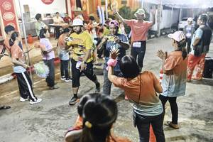 BIB: 
                            <button type="button" onclick="openModal(26305798)" class="btn btn-primary btn-sm float-right btn-popup" data-toggle="modal" data-target=".modal-high-quality">
                        <i class="fas fa-shopping-cart"></i> Add to Cart
                    </button>
                                            <button type="button" onclick="isThisMe(26305798, true)" class="btn btn-success btn-sm float-right btn-popup btn-isme hidden" data-toggle="tooltip" data-placement="bottom" title="นี่คือรูปของคุณใช่ไหม คลิกที่นี่เพื่อเอาเข้าอัลบั้ม">
                        <i class="fas fa-plus"></i> Add to album
                    </button>
                    <button type="button" onclick="isThisMe(26305798, false)" class="btn btn-warning btn-sm float-right btn-popup btn-isnotme hidden">
                        <i class="fas fa-ban"></i> Remove from album
                    </button>