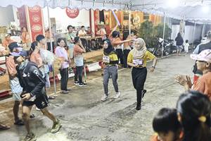 BIB: 
                            <button type="button" onclick="openModal(26305993)" class="btn btn-primary btn-sm float-right btn-popup" data-toggle="modal" data-target=".modal-high-quality">
                        <i class="fas fa-shopping-cart"></i> Add to Cart
                    </button>
                                            <button type="button" onclick="isThisMe(26305993, true)" class="btn btn-success btn-sm float-right btn-popup btn-isme hidden" data-toggle="tooltip" data-placement="bottom" title="นี่คือรูปของคุณใช่ไหม คลิกที่นี่เพื่อเอาเข้าอัลบั้ม">
                        <i class="fas fa-plus"></i> Add to album
                    </button>
                    <button type="button" onclick="isThisMe(26305993, false)" class="btn btn-warning btn-sm float-right btn-popup btn-isnotme hidden">
                        <i class="fas fa-ban"></i> Remove from album
                    </button>