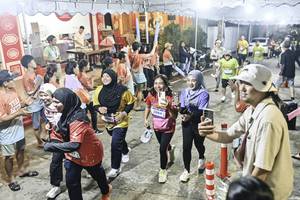 BIB: 
                            <button type="button" onclick="openModal(26305393)" class="btn btn-primary btn-sm float-right btn-popup" data-toggle="modal" data-target=".modal-high-quality">
                        <i class="fas fa-shopping-cart"></i> Add to Cart
                    </button>
                                            <button type="button" onclick="isThisMe(26305393, true)" class="btn btn-success btn-sm float-right btn-popup btn-isme hidden" data-toggle="tooltip" data-placement="bottom" title="นี่คือรูปของคุณใช่ไหม คลิกที่นี่เพื่อเอาเข้าอัลบั้ม">
                        <i class="fas fa-plus"></i> Add to album
                    </button>
                    <button type="button" onclick="isThisMe(26305393, false)" class="btn btn-warning btn-sm float-right btn-popup btn-isnotme hidden">
                        <i class="fas fa-ban"></i> Remove from album
                    </button>