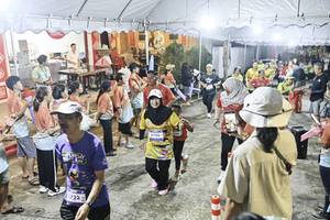 BIB: 
                            <button type="button" onclick="openModal(26305371)" class="btn btn-primary btn-sm float-right btn-popup" data-toggle="modal" data-target=".modal-high-quality">
                        <i class="fas fa-shopping-cart"></i> Add to Cart
                    </button>
                                            <button type="button" onclick="isThisMe(26305371, true)" class="btn btn-success btn-sm float-right btn-popup btn-isme hidden" data-toggle="tooltip" data-placement="bottom" title="นี่คือรูปของคุณใช่ไหม คลิกที่นี่เพื่อเอาเข้าอัลบั้ม">
                        <i class="fas fa-plus"></i> Add to album
                    </button>
                    <button type="button" onclick="isThisMe(26305371, false)" class="btn btn-warning btn-sm float-right btn-popup btn-isnotme hidden">
                        <i class="fas fa-ban"></i> Remove from album
                    </button>