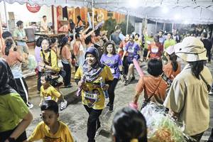 BIB: 
                            <button type="button" onclick="openModal(26305540)" class="btn btn-primary btn-sm float-right btn-popup" data-toggle="modal" data-target=".modal-high-quality">
                        <i class="fas fa-shopping-cart"></i> Add to Cart
                    </button>
                                            <button type="button" onclick="isThisMe(26305540, true)" class="btn btn-success btn-sm float-right btn-popup btn-isme hidden" data-toggle="tooltip" data-placement="bottom" title="นี่คือรูปของคุณใช่ไหม คลิกที่นี่เพื่อเอาเข้าอัลบั้ม">
                        <i class="fas fa-plus"></i> Add to album
                    </button>
                    <button type="button" onclick="isThisMe(26305540, false)" class="btn btn-warning btn-sm float-right btn-popup btn-isnotme hidden">
                        <i class="fas fa-ban"></i> Remove from album
                    </button>