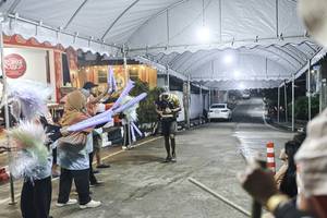 BIB: 
                            <button type="button" onclick="openModal(26304195)" class="btn btn-primary btn-sm float-right btn-popup" data-toggle="modal" data-target=".modal-high-quality">
                        <i class="fas fa-shopping-cart"></i> Add to Cart
                    </button>
                                            <button type="button" onclick="isThisMe(26304195, true)" class="btn btn-success btn-sm float-right btn-popup btn-isme hidden" data-toggle="tooltip" data-placement="bottom" title="นี่คือรูปของคุณใช่ไหม คลิกที่นี่เพื่อเอาเข้าอัลบั้ม">
                        <i class="fas fa-plus"></i> Add to album
                    </button>
                    <button type="button" onclick="isThisMe(26304195, false)" class="btn btn-warning btn-sm float-right btn-popup btn-isnotme hidden">
                        <i class="fas fa-ban"></i> Remove from album
                    </button>