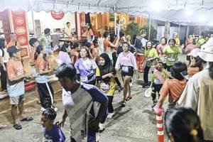 BIB: 
                            <button type="button" onclick="openModal(26305567)" class="btn btn-primary btn-sm float-right btn-popup" data-toggle="modal" data-target=".modal-high-quality">
                        <i class="fas fa-shopping-cart"></i> Add to Cart
                    </button>
                                            <button type="button" onclick="isThisMe(26305567, true)" class="btn btn-success btn-sm float-right btn-popup btn-isme hidden" data-toggle="tooltip" data-placement="bottom" title="นี่คือรูปของคุณใช่ไหม คลิกที่นี่เพื่อเอาเข้าอัลบั้ม">
                        <i class="fas fa-plus"></i> Add to album
                    </button>
                    <button type="button" onclick="isThisMe(26305567, false)" class="btn btn-warning btn-sm float-right btn-popup btn-isnotme hidden">
                        <i class="fas fa-ban"></i> Remove from album
                    </button>