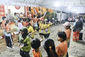 BIB: 
                            <button type="button" onclick="openModal(26305907)" class="btn btn-primary btn-sm float-right btn-popup" data-toggle="modal" data-target=".modal-high-quality">
                        <i class="fas fa-shopping-cart"></i> Add to Cart
                    </button>
                                            <button type="button" onclick="isThisMe(26305907, true)" class="btn btn-success btn-sm float-right btn-popup btn-isme hidden" data-toggle="tooltip" data-placement="bottom" title="นี่คือรูปของคุณใช่ไหม คลิกที่นี่เพื่อเอาเข้าอัลบั้ม">
                        <i class="fas fa-plus"></i> Add to album
                    </button>
                    <button type="button" onclick="isThisMe(26305907, false)" class="btn btn-warning btn-sm float-right btn-popup btn-isnotme hidden">
                        <i class="fas fa-ban"></i> Remove from album
                    </button>