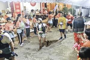 BIB: 
                            <button type="button" onclick="openModal(26305981)" class="btn btn-primary btn-sm float-right btn-popup" data-toggle="modal" data-target=".modal-high-quality">
                        <i class="fas fa-shopping-cart"></i> Add to Cart
                    </button>
                                            <button type="button" onclick="isThisMe(26305981, true)" class="btn btn-success btn-sm float-right btn-popup btn-isme hidden" data-toggle="tooltip" data-placement="bottom" title="นี่คือรูปของคุณใช่ไหม คลิกที่นี่เพื่อเอาเข้าอัลบั้ม">
                        <i class="fas fa-plus"></i> Add to album
                    </button>
                    <button type="button" onclick="isThisMe(26305981, false)" class="btn btn-warning btn-sm float-right btn-popup btn-isnotme hidden">
                        <i class="fas fa-ban"></i> Remove from album
                    </button>