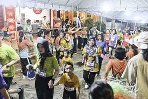 BIB: 
                            <button type="button" onclick="openModal(26305538)" class="btn btn-primary btn-sm float-right btn-popup" data-toggle="modal" data-target=".modal-high-quality">
                        <i class="fas fa-shopping-cart"></i> Add to Cart
                    </button>
                                            <button type="button" onclick="isThisMe(26305538, true)" class="btn btn-success btn-sm float-right btn-popup btn-isme hidden" data-toggle="tooltip" data-placement="bottom" title="นี่คือรูปของคุณใช่ไหม คลิกที่นี่เพื่อเอาเข้าอัลบั้ม">
                        <i class="fas fa-plus"></i> Add to album
                    </button>
                    <button type="button" onclick="isThisMe(26305538, false)" class="btn btn-warning btn-sm float-right btn-popup btn-isnotme hidden">
                        <i class="fas fa-ban"></i> Remove from album
                    </button>