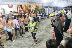 BIB: 
                            <button type="button" onclick="openModal(26304951)" class="btn btn-primary btn-sm float-right btn-popup" data-toggle="modal" data-target=".modal-high-quality">
                        <i class="fas fa-shopping-cart"></i> Add to Cart
                    </button>
                                            <button type="button" onclick="isThisMe(26304951, true)" class="btn btn-success btn-sm float-right btn-popup btn-isme hidden" data-toggle="tooltip" data-placement="bottom" title="นี่คือรูปของคุณใช่ไหม คลิกที่นี่เพื่อเอาเข้าอัลบั้ม">
                        <i class="fas fa-plus"></i> Add to album
                    </button>
                    <button type="button" onclick="isThisMe(26304951, false)" class="btn btn-warning btn-sm float-right btn-popup btn-isnotme hidden">
                        <i class="fas fa-ban"></i> Remove from album
                    </button>