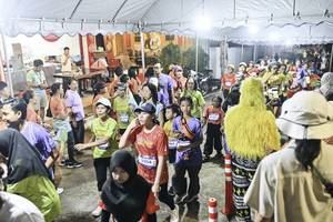 BIB: 
                            <button type="button" onclick="openModal(26305322)" class="btn btn-primary btn-sm float-right btn-popup" data-toggle="modal" data-target=".modal-high-quality">
                        <i class="fas fa-shopping-cart"></i> Add to Cart
                    </button>
                                            <button type="button" onclick="isThisMe(26305322, true)" class="btn btn-success btn-sm float-right btn-popup btn-isme hidden" data-toggle="tooltip" data-placement="bottom" title="นี่คือรูปของคุณใช่ไหม คลิกที่นี่เพื่อเอาเข้าอัลบั้ม">
                        <i class="fas fa-plus"></i> Add to album
                    </button>
                    <button type="button" onclick="isThisMe(26305322, false)" class="btn btn-warning btn-sm float-right btn-popup btn-isnotme hidden">
                        <i class="fas fa-ban"></i> Remove from album
                    </button>