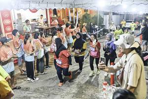 BIB: 
                            <button type="button" onclick="openModal(26305391)" class="btn btn-primary btn-sm float-right btn-popup" data-toggle="modal" data-target=".modal-high-quality">
                        <i class="fas fa-shopping-cart"></i> Add to Cart
                    </button>
                                            <button type="button" onclick="isThisMe(26305391, true)" class="btn btn-success btn-sm float-right btn-popup btn-isme hidden" data-toggle="tooltip" data-placement="bottom" title="นี่คือรูปของคุณใช่ไหม คลิกที่นี่เพื่อเอาเข้าอัลบั้ม">
                        <i class="fas fa-plus"></i> Add to album
                    </button>
                    <button type="button" onclick="isThisMe(26305391, false)" class="btn btn-warning btn-sm float-right btn-popup btn-isnotme hidden">
                        <i class="fas fa-ban"></i> Remove from album
                    </button>