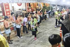 BIB: 
                            <button type="button" onclick="openModal(26304970)" class="btn btn-primary btn-sm float-right btn-popup" data-toggle="modal" data-target=".modal-high-quality">
                        <i class="fas fa-shopping-cart"></i> Add to Cart
                    </button>
                                            <button type="button" onclick="isThisMe(26304970, true)" class="btn btn-success btn-sm float-right btn-popup btn-isme hidden" data-toggle="tooltip" data-placement="bottom" title="นี่คือรูปของคุณใช่ไหม คลิกที่นี่เพื่อเอาเข้าอัลบั้ม">
                        <i class="fas fa-plus"></i> Add to album
                    </button>
                    <button type="button" onclick="isThisMe(26304970, false)" class="btn btn-warning btn-sm float-right btn-popup btn-isnotme hidden">
                        <i class="fas fa-ban"></i> Remove from album
                    </button>