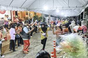 BIB: 
                            <button type="button" onclick="openModal(26305124)" class="btn btn-primary btn-sm float-right btn-popup" data-toggle="modal" data-target=".modal-high-quality">
                        <i class="fas fa-shopping-cart"></i> Add to Cart
                    </button>
                                            <button type="button" onclick="isThisMe(26305124, true)" class="btn btn-success btn-sm float-right btn-popup btn-isme hidden" data-toggle="tooltip" data-placement="bottom" title="นี่คือรูปของคุณใช่ไหม คลิกที่นี่เพื่อเอาเข้าอัลบั้ม">
                        <i class="fas fa-plus"></i> Add to album
                    </button>
                    <button type="button" onclick="isThisMe(26305124, false)" class="btn btn-warning btn-sm float-right btn-popup btn-isnotme hidden">
                        <i class="fas fa-ban"></i> Remove from album
                    </button>