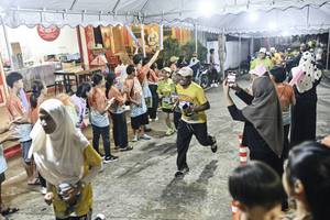 BIB: 
                            <button type="button" onclick="openModal(26304964)" class="btn btn-primary btn-sm float-right btn-popup" data-toggle="modal" data-target=".modal-high-quality">
                        <i class="fas fa-shopping-cart"></i> Add to Cart
                    </button>
                                            <button type="button" onclick="isThisMe(26304964, true)" class="btn btn-success btn-sm float-right btn-popup btn-isme hidden" data-toggle="tooltip" data-placement="bottom" title="นี่คือรูปของคุณใช่ไหม คลิกที่นี่เพื่อเอาเข้าอัลบั้ม">
                        <i class="fas fa-plus"></i> Add to album
                    </button>
                    <button type="button" onclick="isThisMe(26304964, false)" class="btn btn-warning btn-sm float-right btn-popup btn-isnotme hidden">
                        <i class="fas fa-ban"></i> Remove from album
                    </button>