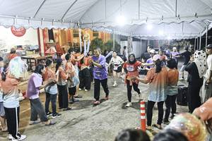 BIB: 
                            <button type="button" onclick="openModal(26305014)" class="btn btn-primary btn-sm float-right btn-popup" data-toggle="modal" data-target=".modal-high-quality">
                        <i class="fas fa-shopping-cart"></i> Add to Cart
                    </button>
                                            <button type="button" onclick="isThisMe(26305014, true)" class="btn btn-success btn-sm float-right btn-popup btn-isme hidden" data-toggle="tooltip" data-placement="bottom" title="นี่คือรูปของคุณใช่ไหม คลิกที่นี่เพื่อเอาเข้าอัลบั้ม">
                        <i class="fas fa-plus"></i> Add to album
                    </button>
                    <button type="button" onclick="isThisMe(26305014, false)" class="btn btn-warning btn-sm float-right btn-popup btn-isnotme hidden">
                        <i class="fas fa-ban"></i> Remove from album
                    </button>