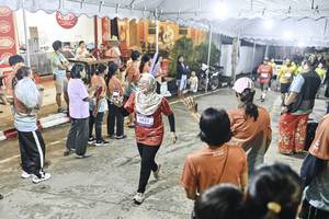 BIB: 
                            <button type="button" onclick="openModal(26305936)" class="btn btn-primary btn-sm float-right btn-popup" data-toggle="modal" data-target=".modal-high-quality">
                        <i class="fas fa-shopping-cart"></i> Add to Cart
                    </button>
                                            <button type="button" onclick="isThisMe(26305936, true)" class="btn btn-success btn-sm float-right btn-popup btn-isme hidden" data-toggle="tooltip" data-placement="bottom" title="นี่คือรูปของคุณใช่ไหม คลิกที่นี่เพื่อเอาเข้าอัลบั้ม">
                        <i class="fas fa-plus"></i> Add to album
                    </button>
                    <button type="button" onclick="isThisMe(26305936, false)" class="btn btn-warning btn-sm float-right btn-popup btn-isnotme hidden">
                        <i class="fas fa-ban"></i> Remove from album
                    </button>