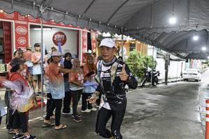 BIB: 
                            <button type="button" onclick="openModal(26303951)" class="btn btn-primary btn-sm float-right btn-popup" data-toggle="modal" data-target=".modal-high-quality">
                        <i class="fas fa-shopping-cart"></i> Add to Cart
                    </button>
                                            <button type="button" onclick="isThisMe(26303951, true)" class="btn btn-success btn-sm float-right btn-popup btn-isme hidden" data-toggle="tooltip" data-placement="bottom" title="นี่คือรูปของคุณใช่ไหม คลิกที่นี่เพื่อเอาเข้าอัลบั้ม">
                        <i class="fas fa-plus"></i> Add to album
                    </button>
                    <button type="button" onclick="isThisMe(26303951, false)" class="btn btn-warning btn-sm float-right btn-popup btn-isnotme hidden">
                        <i class="fas fa-ban"></i> Remove from album
                    </button>