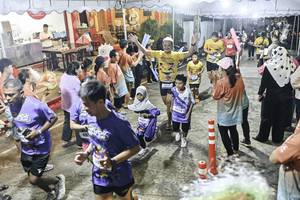 BIB: 
                            <button type="button" onclick="openModal(26305193)" class="btn btn-primary btn-sm float-right btn-popup" data-toggle="modal" data-target=".modal-high-quality">
                        <i class="fas fa-shopping-cart"></i> Add to Cart
                    </button>
                                            <button type="button" onclick="isThisMe(26305193, true)" class="btn btn-success btn-sm float-right btn-popup btn-isme hidden" data-toggle="tooltip" data-placement="bottom" title="นี่คือรูปของคุณใช่ไหม คลิกที่นี่เพื่อเอาเข้าอัลบั้ม">
                        <i class="fas fa-plus"></i> Add to album
                    </button>
                    <button type="button" onclick="isThisMe(26305193, false)" class="btn btn-warning btn-sm float-right btn-popup btn-isnotme hidden">
                        <i class="fas fa-ban"></i> Remove from album
                    </button>