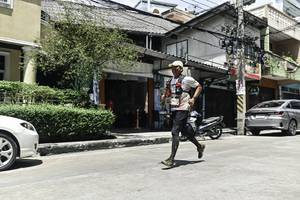 BIB: 
                            <button type="button" onclick="openModal(26319682)" class="btn btn-primary btn-sm float-right btn-popup" data-toggle="modal" data-target=".modal-high-quality">
                        <i class="fas fa-shopping-cart"></i> Add to Cart
                    </button>
                                            <button type="button" onclick="isThisMe(26319682, true)" class="btn btn-success btn-sm float-right btn-popup btn-isme hidden" data-toggle="tooltip" data-placement="bottom" title="นี่คือรูปของคุณใช่ไหม คลิกที่นี่เพื่อเอาเข้าอัลบั้ม">
                        <i class="fas fa-plus"></i> Add to album
                    </button>
                    <button type="button" onclick="isThisMe(26319682, false)" class="btn btn-warning btn-sm float-right btn-popup btn-isnotme hidden">
                        <i class="fas fa-ban"></i> Remove from album
                    </button>