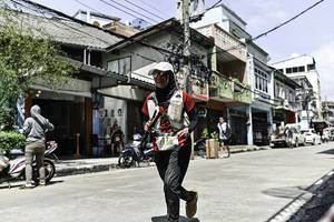 BIB: 
                            <button type="button" onclick="openModal(26318369)" class="btn btn-primary btn-sm float-right btn-popup" data-toggle="modal" data-target=".modal-high-quality">
                        <i class="fas fa-shopping-cart"></i> Add to Cart
                    </button>
                                            <button type="button" onclick="isThisMe(26318369, true)" class="btn btn-success btn-sm float-right btn-popup btn-isme hidden" data-toggle="tooltip" data-placement="bottom" title="นี่คือรูปของคุณใช่ไหม คลิกที่นี่เพื่อเอาเข้าอัลบั้ม">
                        <i class="fas fa-plus"></i> Add to album
                    </button>
                    <button type="button" onclick="isThisMe(26318369, false)" class="btn btn-warning btn-sm float-right btn-popup btn-isnotme hidden">
                        <i class="fas fa-ban"></i> Remove from album
                    </button>