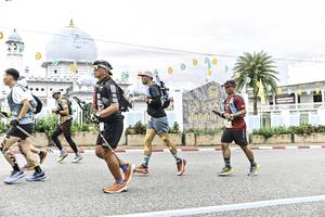 BIB: 
                            <button type="button" onclick="openModal(26215455)" class="btn btn-primary btn-sm float-right btn-popup" data-toggle="modal" data-target=".modal-high-quality">
                        <i class="fas fa-shopping-cart"></i> Add to Cart
                    </button>
                                            <button type="button" onclick="isThisMe(26215455, true)" class="btn btn-success btn-sm float-right btn-popup btn-isme hidden" data-toggle="tooltip" data-placement="bottom" title="นี่คือรูปของคุณใช่ไหม คลิกที่นี่เพื่อเอาเข้าอัลบั้ม">
                        <i class="fas fa-plus"></i> Add to album
                    </button>
                    <button type="button" onclick="isThisMe(26215455, false)" class="btn btn-warning btn-sm float-right btn-popup btn-isnotme hidden">
                        <i class="fas fa-ban"></i> Remove from album
                    </button>