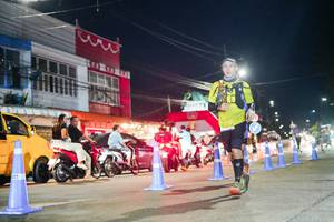 BIB: 
                            <button type="button" onclick="openModal(26385015)" class="btn btn-primary btn-sm float-right btn-popup" data-toggle="modal" data-target=".modal-high-quality">
                        <i class="fas fa-shopping-cart"></i> Add to Cart
                    </button>
                                            <button type="button" onclick="isThisMe(26385015, true)" class="btn btn-success btn-sm float-right btn-popup btn-isme hidden" data-toggle="tooltip" data-placement="bottom" title="นี่คือรูปของคุณใช่ไหม คลิกที่นี่เพื่อเอาเข้าอัลบั้ม">
                        <i class="fas fa-plus"></i> Add to album
                    </button>
                    <button type="button" onclick="isThisMe(26385015, false)" class="btn btn-warning btn-sm float-right btn-popup btn-isnotme hidden">
                        <i class="fas fa-ban"></i> Remove from album
                    </button>