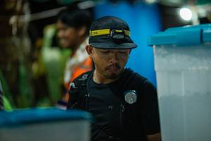 BIB: 
                            <button type="button" onclick="openModal(28449142)" class="btn btn-primary btn-sm float-right btn-popup" data-toggle="modal" data-target=".modal-high-quality">
                        <i class="fas fa-shopping-cart"></i> Add to Cart
                    </button>
                                            <button type="button" onclick="isThisMe(28449142, true)" class="btn btn-success btn-sm float-right btn-popup btn-isme hidden" data-toggle="tooltip" data-placement="bottom" title="นี่คือรูปของคุณใช่ไหม คลิกที่นี่เพื่อเอาเข้าอัลบั้ม">
                        <i class="fas fa-plus"></i> Add to album
                    </button>
                    <button type="button" onclick="isThisMe(28449142, false)" class="btn btn-warning btn-sm float-right btn-popup btn-isnotme hidden">
                        <i class="fas fa-ban"></i> Remove from album
                    </button>