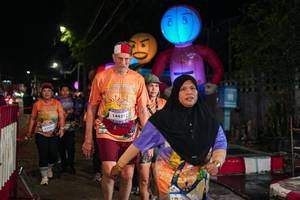 BIB: 14421
                            <button type="button" onclick="openModal(28201611)" class="btn btn-primary btn-sm float-right btn-popup" data-toggle="modal" data-target=".modal-high-quality">
                        <i class="fas fa-shopping-cart"></i> Add to Cart
                    </button>
                                            <button type="button" onclick="isThisMe(28201611, true)" class="btn btn-success btn-sm float-right btn-popup btn-isme hidden" data-toggle="tooltip" data-placement="bottom" title="นี่คือรูปของคุณใช่ไหม คลิกที่นี่เพื่อเอาเข้าอัลบั้ม">
                        <i class="fas fa-plus"></i> Add to album
                    </button>
                    <button type="button" onclick="isThisMe(28201611, false)" class="btn btn-warning btn-sm float-right btn-popup btn-isnotme hidden">
                        <i class="fas fa-ban"></i> Remove from album
                    </button>