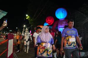 BIB: 15310
                            <button type="button" onclick="openModal(28200111)" class="btn btn-primary btn-sm float-right btn-popup" data-toggle="modal" data-target=".modal-high-quality">
                        <i class="fas fa-shopping-cart"></i> Add to Cart
                    </button>
                                            <button type="button" onclick="isThisMe(28200111, true)" class="btn btn-success btn-sm float-right btn-popup btn-isme hidden" data-toggle="tooltip" data-placement="bottom" title="นี่คือรูปของคุณใช่ไหม คลิกที่นี่เพื่อเอาเข้าอัลบั้ม">
                        <i class="fas fa-plus"></i> Add to album
                    </button>
                    <button type="button" onclick="isThisMe(28200111, false)" class="btn btn-warning btn-sm float-right btn-popup btn-isnotme hidden">
                        <i class="fas fa-ban"></i> Remove from album
                    </button>