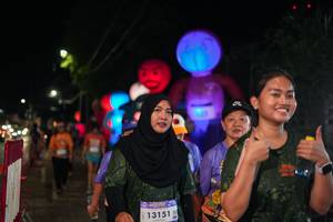 BIB: 13151
                            <button type="button" onclick="openModal(28200611)" class="btn btn-primary btn-sm float-right btn-popup" data-toggle="modal" data-target=".modal-high-quality">
                        <i class="fas fa-shopping-cart"></i> Add to Cart
                    </button>
                                            <button type="button" onclick="isThisMe(28200611, true)" class="btn btn-success btn-sm float-right btn-popup btn-isme hidden" data-toggle="tooltip" data-placement="bottom" title="นี่คือรูปของคุณใช่ไหม คลิกที่นี่เพื่อเอาเข้าอัลบั้ม">
                        <i class="fas fa-plus"></i> Add to album
                    </button>
                    <button type="button" onclick="isThisMe(28200611, false)" class="btn btn-warning btn-sm float-right btn-popup btn-isnotme hidden">
                        <i class="fas fa-ban"></i> Remove from album
                    </button>