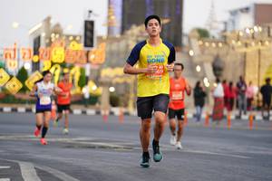 BIB: 569
                            <button type="button" onclick="openModal(12342611)" class="btn btn-primary btn-sm float-right btn-popup" data-toggle="modal" data-target=".modal-high-quality">
                        <i class="fas fa-shopping-cart"></i> Add to Cart
                    </button>
                                            <button type="button" onclick="isThisMe(12342611, true)" class="btn btn-success btn-sm float-right btn-popup btn-isme hidden" data-toggle="tooltip" data-placement="bottom" title="นี่คือรูปของคุณใช่ไหม คลิกที่นี่เพื่อเอาเข้าอัลบั้ม">
                        <i class="fas fa-plus"></i> Add to album
                    </button>
                    <button type="button" onclick="isThisMe(12342611, false)" class="btn btn-warning btn-sm float-right btn-popup btn-isnotme hidden">
                        <i class="fas fa-ban"></i> Remove from album
                    </button>