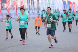 BIB: 1109, 074
                            <button type="button" onclick="openModal(12657823)" class="btn btn-primary btn-sm float-right btn-popup" data-toggle="modal" data-target=".modal-high-quality">
                        <i class="fas fa-shopping-cart"></i> Add to Cart
                    </button>
                                            <button type="button" onclick="isThisMe(12657823, true)" class="btn btn-success btn-sm float-right btn-popup btn-isme hidden" data-toggle="tooltip" data-placement="bottom" title="นี่คือรูปของคุณใช่ไหม คลิกที่นี่เพื่อเอาเข้าอัลบั้ม">
                        <i class="fas fa-plus"></i> Add to album
                    </button>
                    <button type="button" onclick="isThisMe(12657823, false)" class="btn btn-warning btn-sm float-right btn-popup btn-isnotme hidden">
                        <i class="fas fa-ban"></i> Remove from album
                    </button>