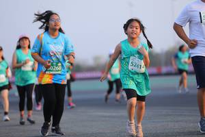 BIB: 5241, 0260
                            <button type="button" onclick="openModal(12645373)" class="btn btn-primary btn-sm float-right btn-popup" data-toggle="modal" data-target=".modal-high-quality">
                        <i class="fas fa-shopping-cart"></i> Add to Cart
                    </button>
                                            <button type="button" onclick="isThisMe(12645373, true)" class="btn btn-success btn-sm float-right btn-popup btn-isme hidden" data-toggle="tooltip" data-placement="bottom" title="นี่คือรูปของคุณใช่ไหม คลิกที่นี่เพื่อเอาเข้าอัลบั้ม">
                        <i class="fas fa-plus"></i> Add to album
                    </button>
                    <button type="button" onclick="isThisMe(12645373, false)" class="btn btn-warning btn-sm float-right btn-popup btn-isnotme hidden">
                        <i class="fas fa-ban"></i> Remove from album
                    </button>