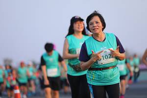 BIB: 102
                            <button type="button" onclick="openModal(12648827)" class="btn btn-primary btn-sm float-right btn-popup" data-toggle="modal" data-target=".modal-high-quality">
                        <i class="fas fa-shopping-cart"></i> Add to Cart
                    </button>
                                            <button type="button" onclick="isThisMe(12648827, true)" class="btn btn-success btn-sm float-right btn-popup btn-isme hidden" data-toggle="tooltip" data-placement="bottom" title="นี่คือรูปของคุณใช่ไหม คลิกที่นี่เพื่อเอาเข้าอัลบั้ม">
                        <i class="fas fa-plus"></i> Add to album
                    </button>
                    <button type="button" onclick="isThisMe(12648827, false)" class="btn btn-warning btn-sm float-right btn-popup btn-isnotme hidden">
                        <i class="fas fa-ban"></i> Remove from album
                    </button>