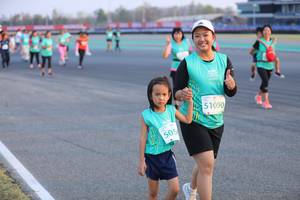 BIB: 51090, 505
                            <button type="button" onclick="openModal(12652944)" class="btn btn-primary btn-sm float-right btn-popup" data-toggle="modal" data-target=".modal-high-quality">
                        <i class="fas fa-shopping-cart"></i> Add to Cart
                    </button>
                                            <button type="button" onclick="isThisMe(12652944, true)" class="btn btn-success btn-sm float-right btn-popup btn-isme hidden" data-toggle="tooltip" data-placement="bottom" title="นี่คือรูปของคุณใช่ไหม คลิกที่นี่เพื่อเอาเข้าอัลบั้ม">
                        <i class="fas fa-plus"></i> Add to album
                    </button>
                    <button type="button" onclick="isThisMe(12652944, false)" class="btn btn-warning btn-sm float-right btn-popup btn-isnotme hidden">
                        <i class="fas fa-ban"></i> Remove from album
                    </button>