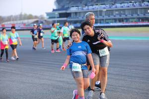 BIB: 525, 8085
                            <button type="button" onclick="openModal(12653322)" class="btn btn-primary btn-sm float-right btn-popup" data-toggle="modal" data-target=".modal-high-quality">
                        <i class="fas fa-shopping-cart"></i> Add to Cart
                    </button>
                                            <button type="button" onclick="isThisMe(12653322, true)" class="btn btn-success btn-sm float-right btn-popup btn-isme hidden" data-toggle="tooltip" data-placement="bottom" title="นี่คือรูปของคุณใช่ไหม คลิกที่นี่เพื่อเอาเข้าอัลบั้ม">
                        <i class="fas fa-plus"></i> Add to album
                    </button>
                    <button type="button" onclick="isThisMe(12653322, false)" class="btn btn-warning btn-sm float-right btn-popup btn-isnotme hidden">
                        <i class="fas fa-ban"></i> Remove from album
                    </button>